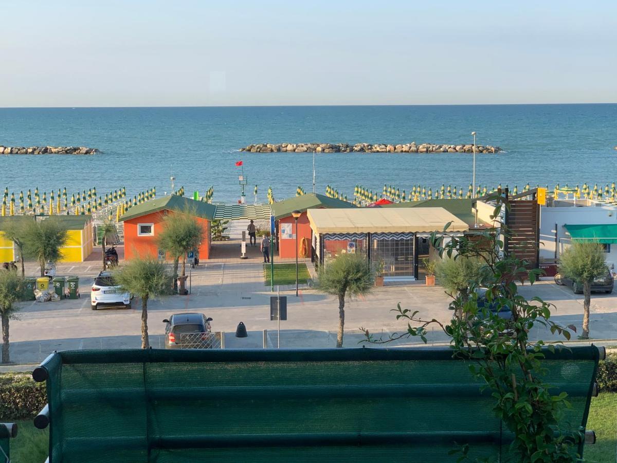 Апартаменты Al Mare Apartament Фано Экстерьер фото