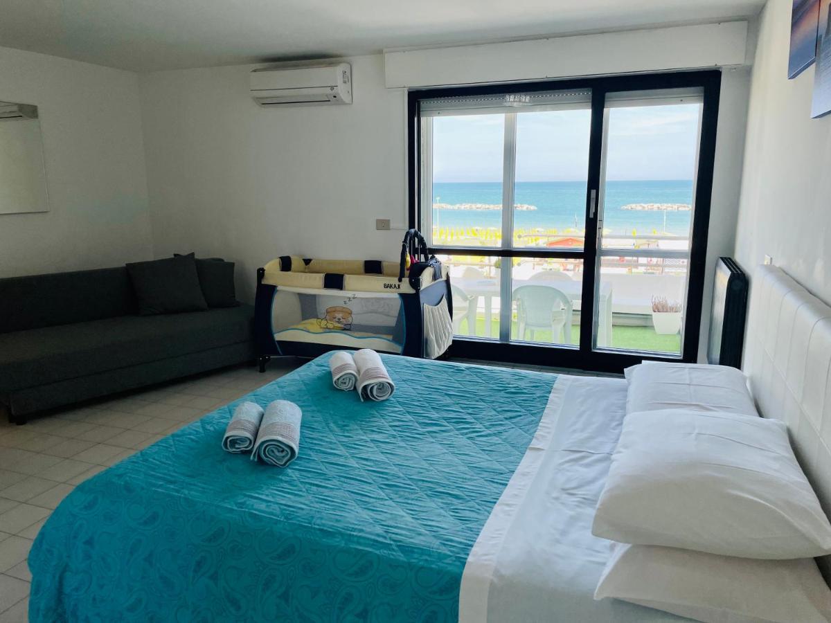 Апартаменты Al Mare Apartament Фано Экстерьер фото